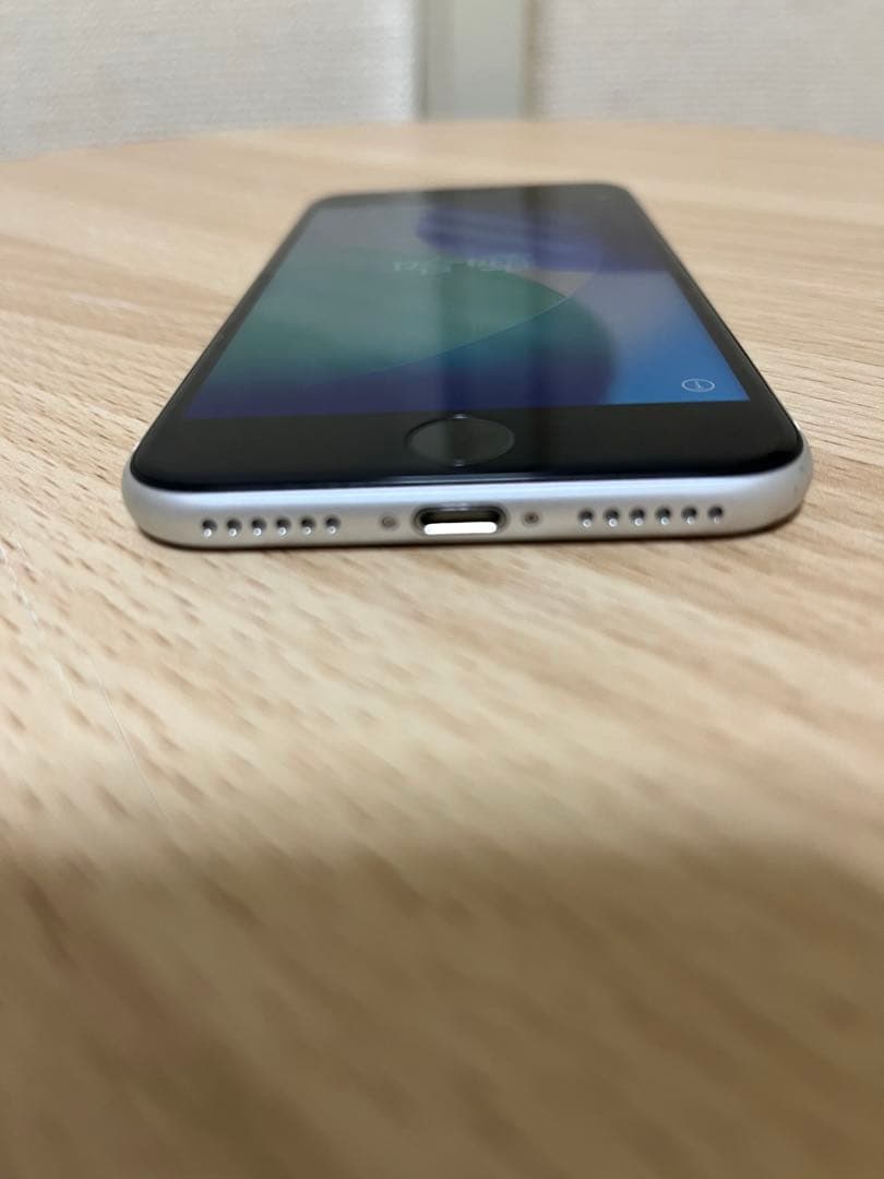 Apple iPhone 第2世代SE 本体　64GB バッテリー残81%