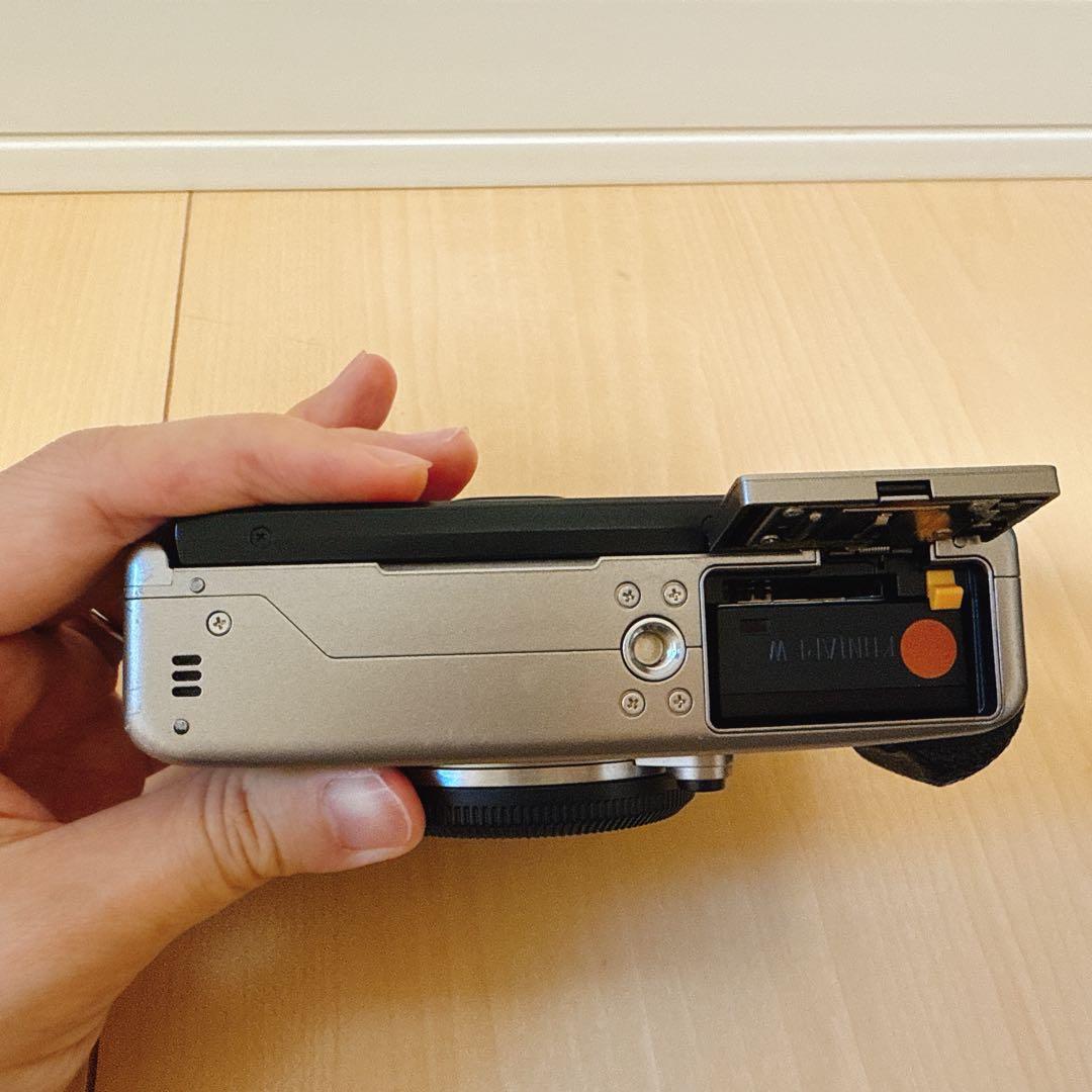 富士フイルム X-T100 ダブルズームレンズキット　シャンパンゴールド