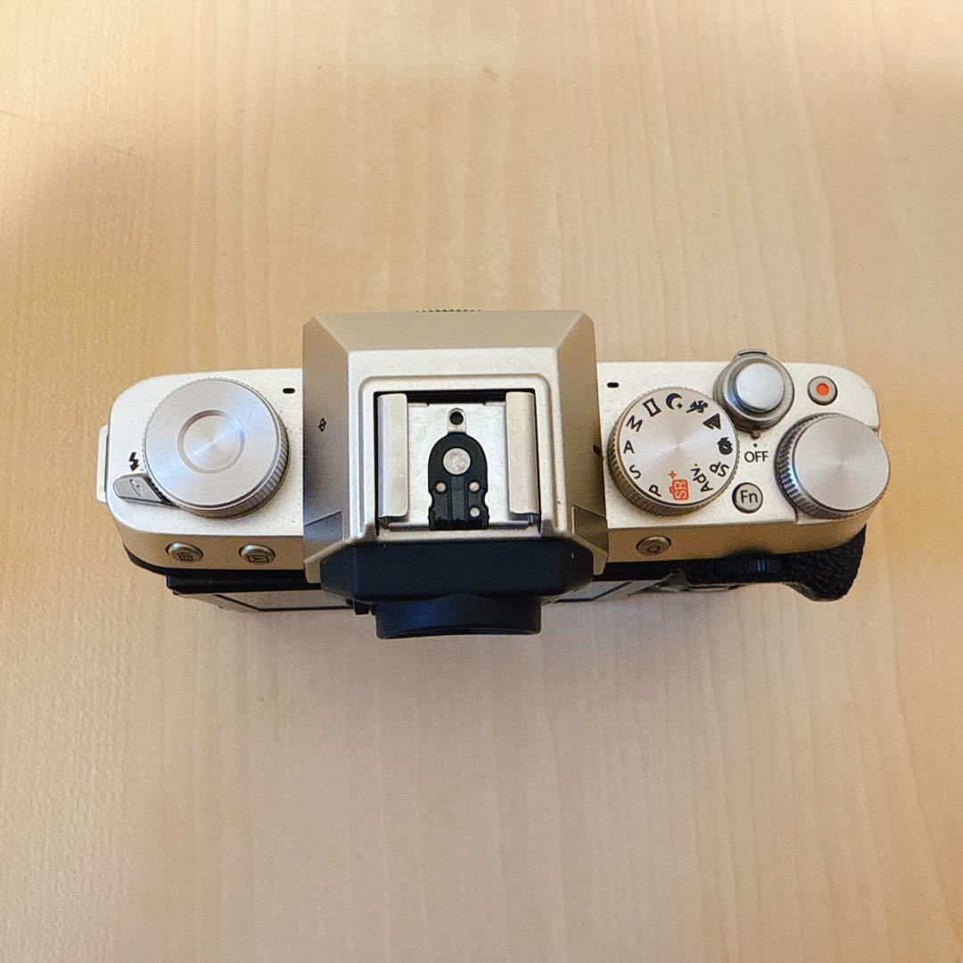 富士フイルム X-T100 ダブルズームレンズキット　シャンパンゴールド