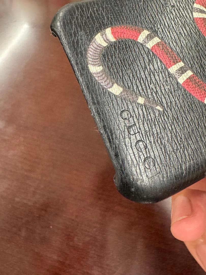 Gucci 蛇デザイン iPhoneSE 用ケース