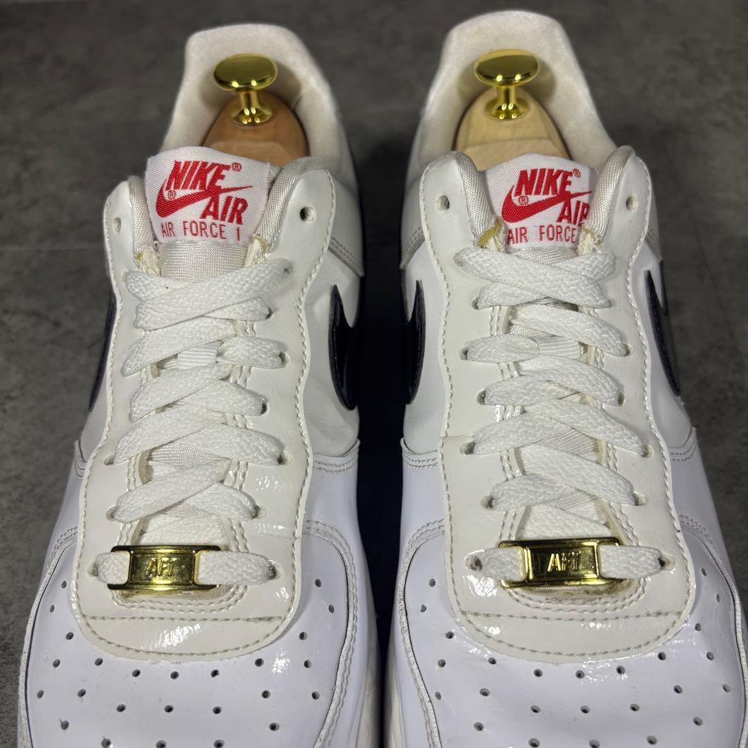 希少NIKE AIR FORCE 1 ’07 27.5 刺繍赤ロゴ ゴールド金具