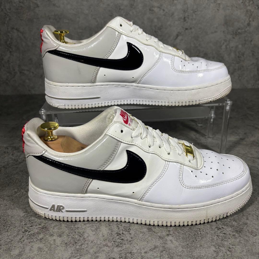 希少NIKE AIR FORCE 1 ’07 27.5 刺繍赤ロゴ ゴールド金具