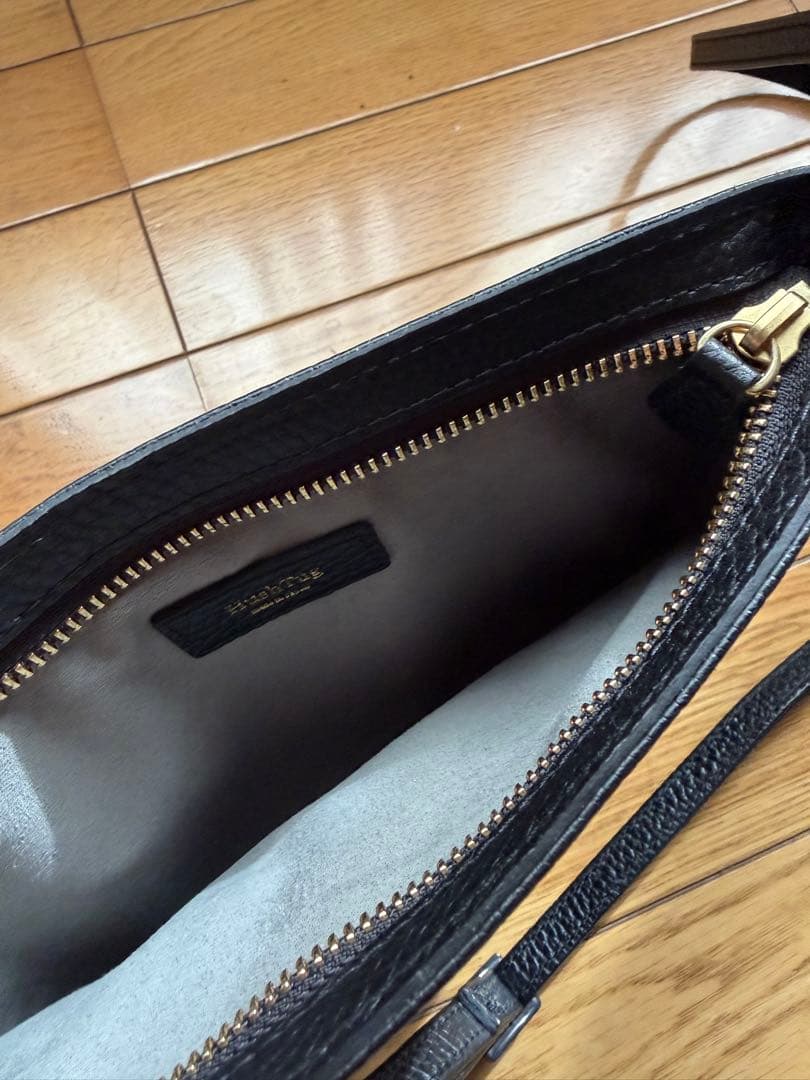 HashTAG ブラックレザーショルダーバッグ　サコッシュ
