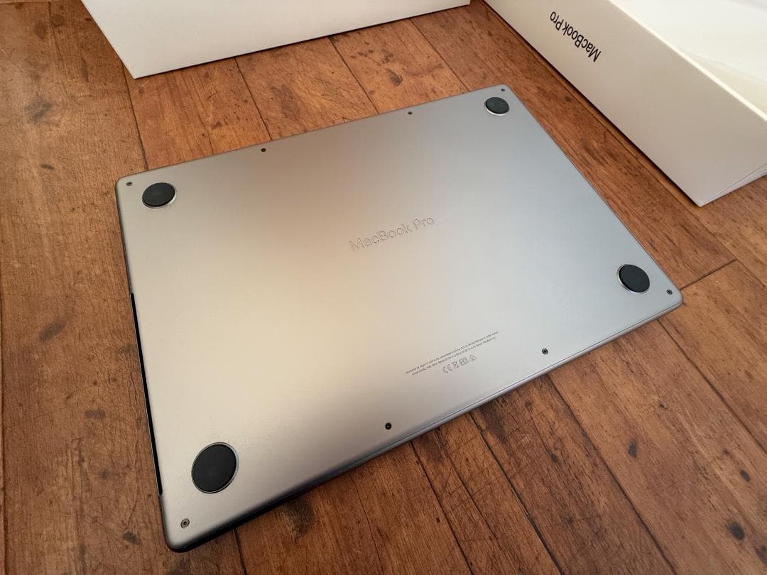 M1 Pro MacBook 10/16コア 16GBメモリ 1TBストレージ