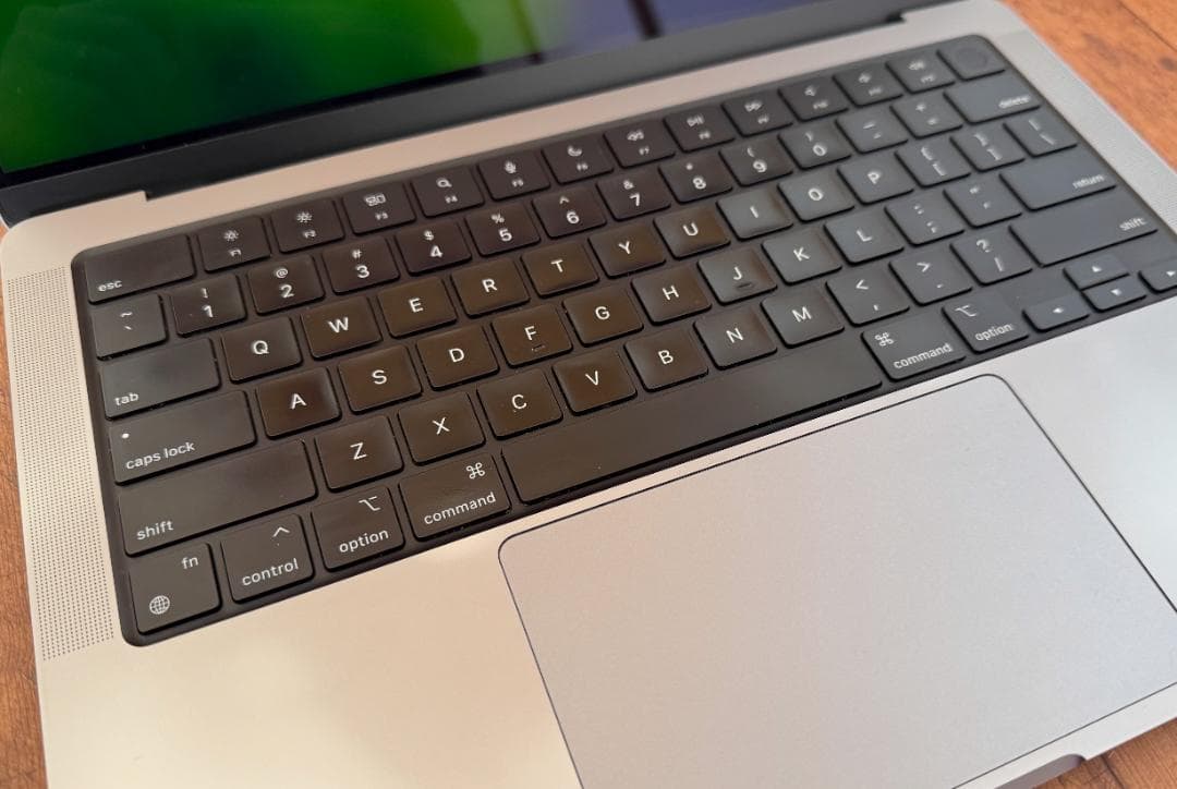 M1 Pro MacBook 10/16コア 16GBメモリ 1TBストレージ