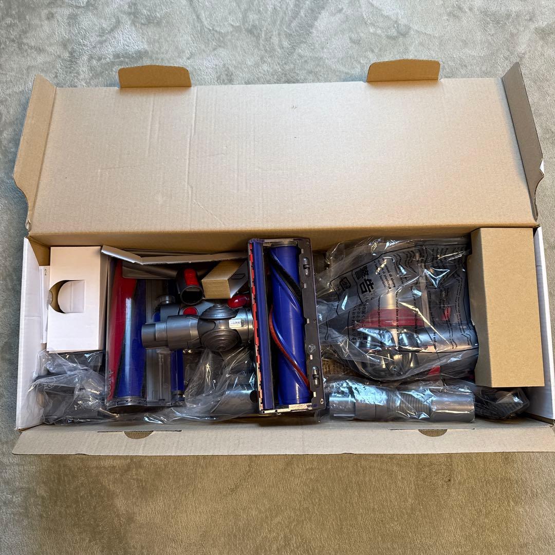 【箱あり】Dyson V8 Absolute 掃除機 本体と付属品