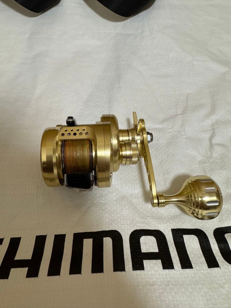 美品　シマノ14カルカッタコンクエストローギア 100 社外ハンドル（純正有り）