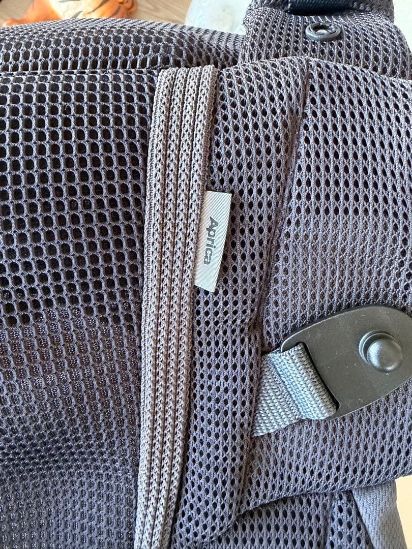 Aprica メッシュ抱っこ紐 グレー　ラクリス