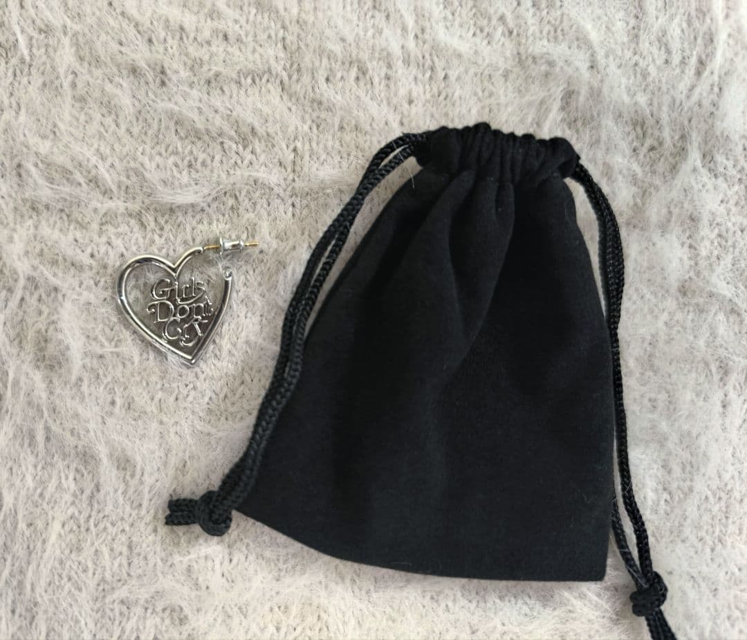 CAREERING GIRLS DON'T CRY ピアス