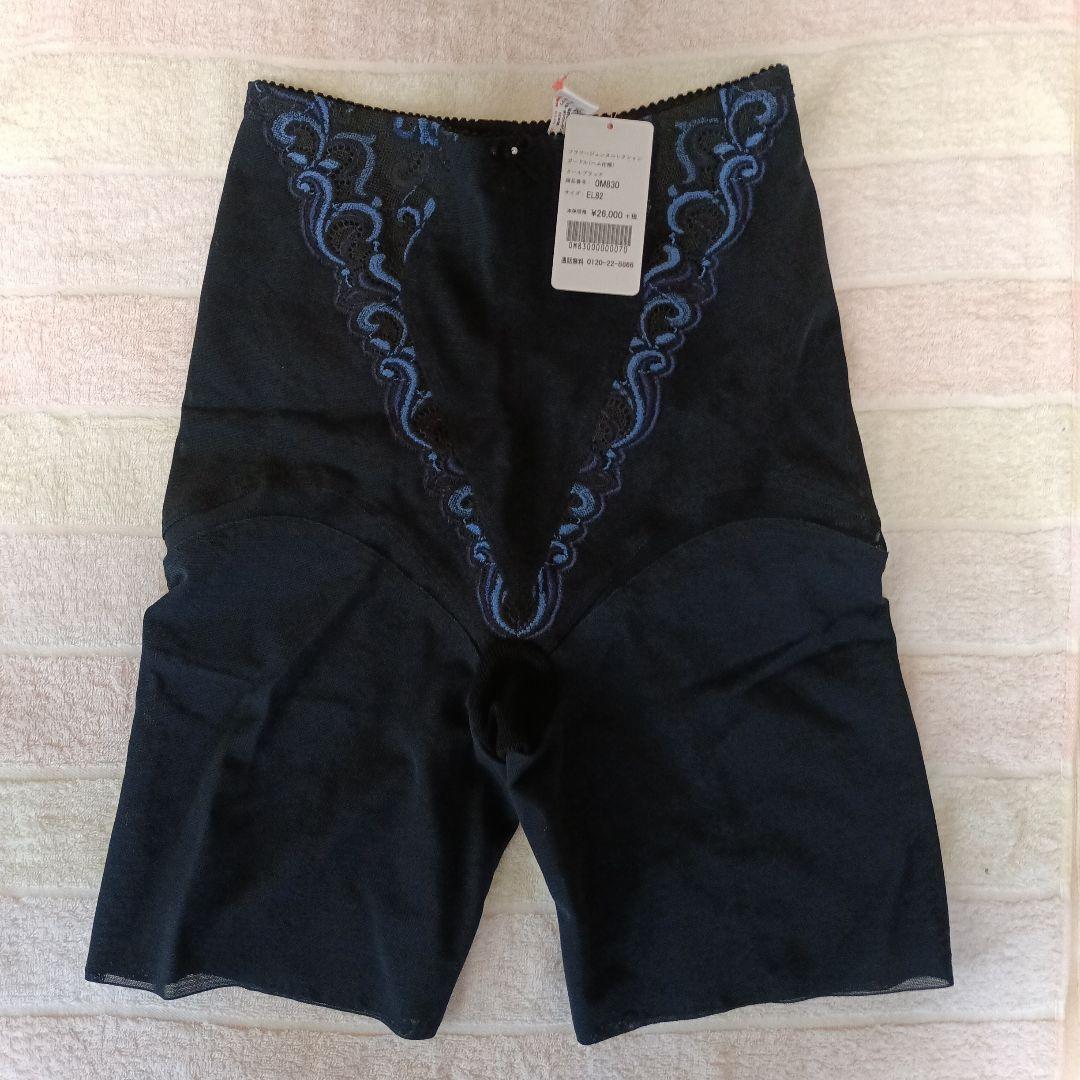 レース付きボディスーツ 黒と青刺繍