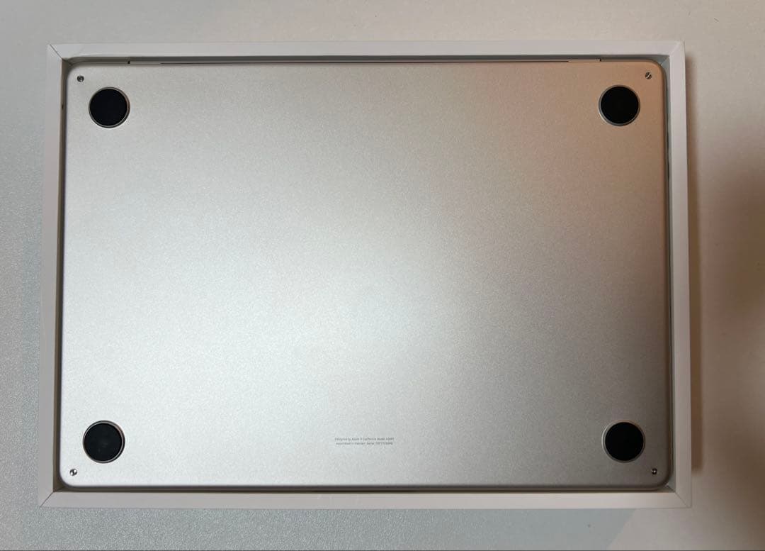 Apple MacBook Air M2 2022 本体　スターライト