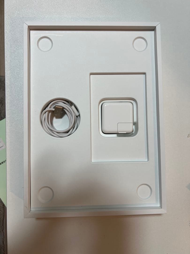 Apple MacBook Air M2 2022 本体　スターライト