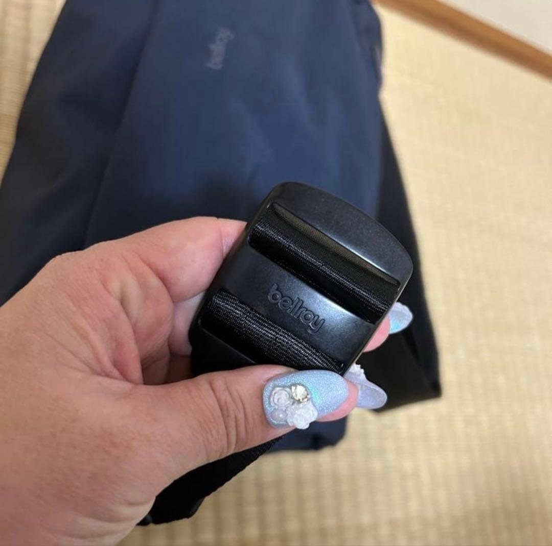 美品　bellroy ベルロイ　ボディーバッグ　大きめ　ネイビー