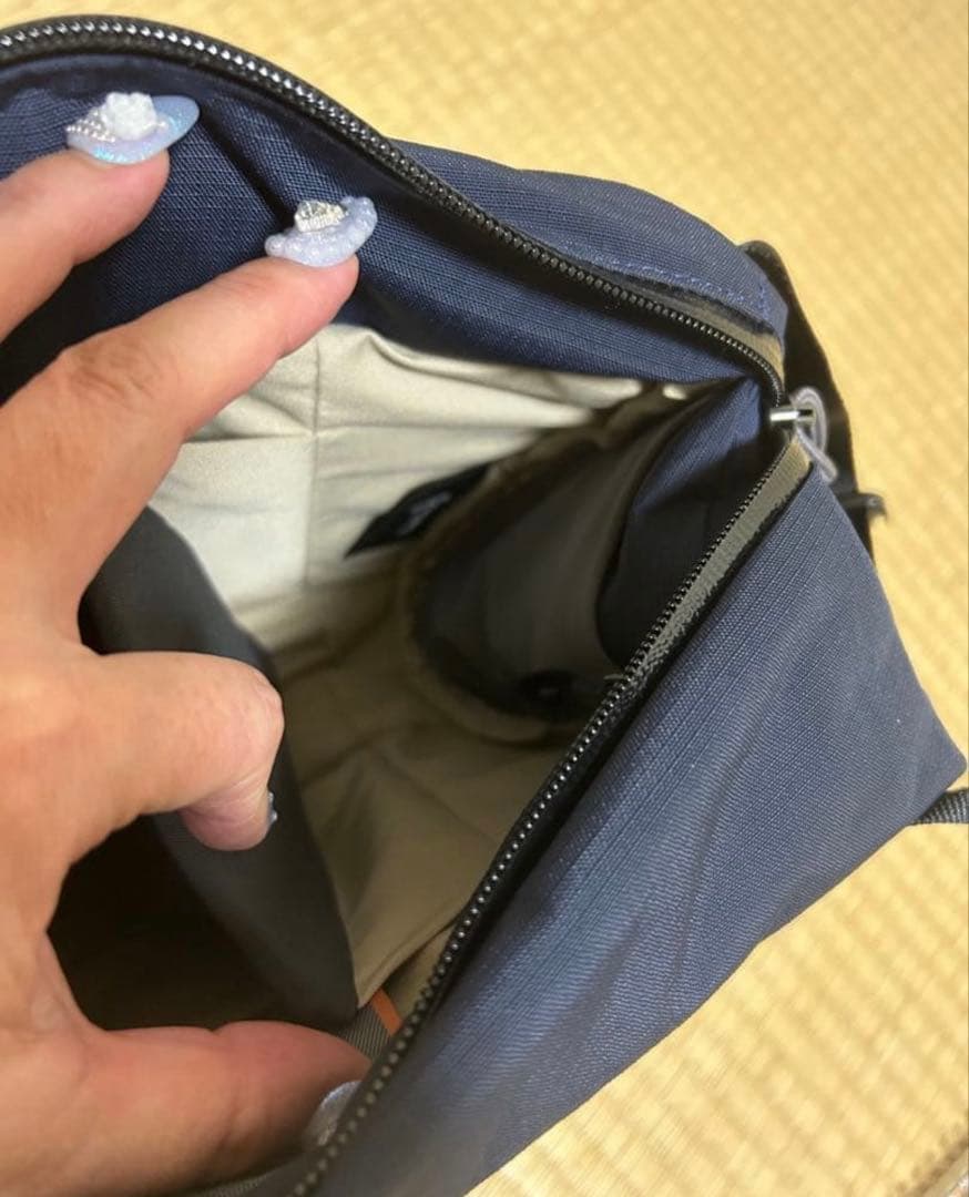 美品　bellroy ベルロイ　ボディーバッグ　大きめ　ネイビー