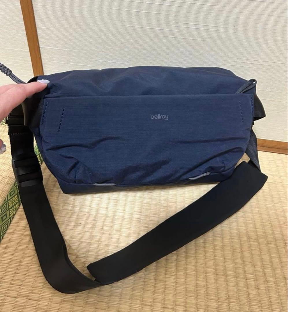 美品　bellroy ベルロイ　ボディーバッグ　大きめ　ネイビー