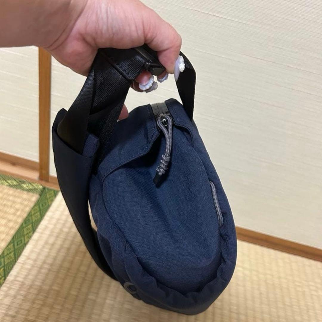 美品　bellroy ベルロイ　ボディーバッグ　大きめ　ネイビー