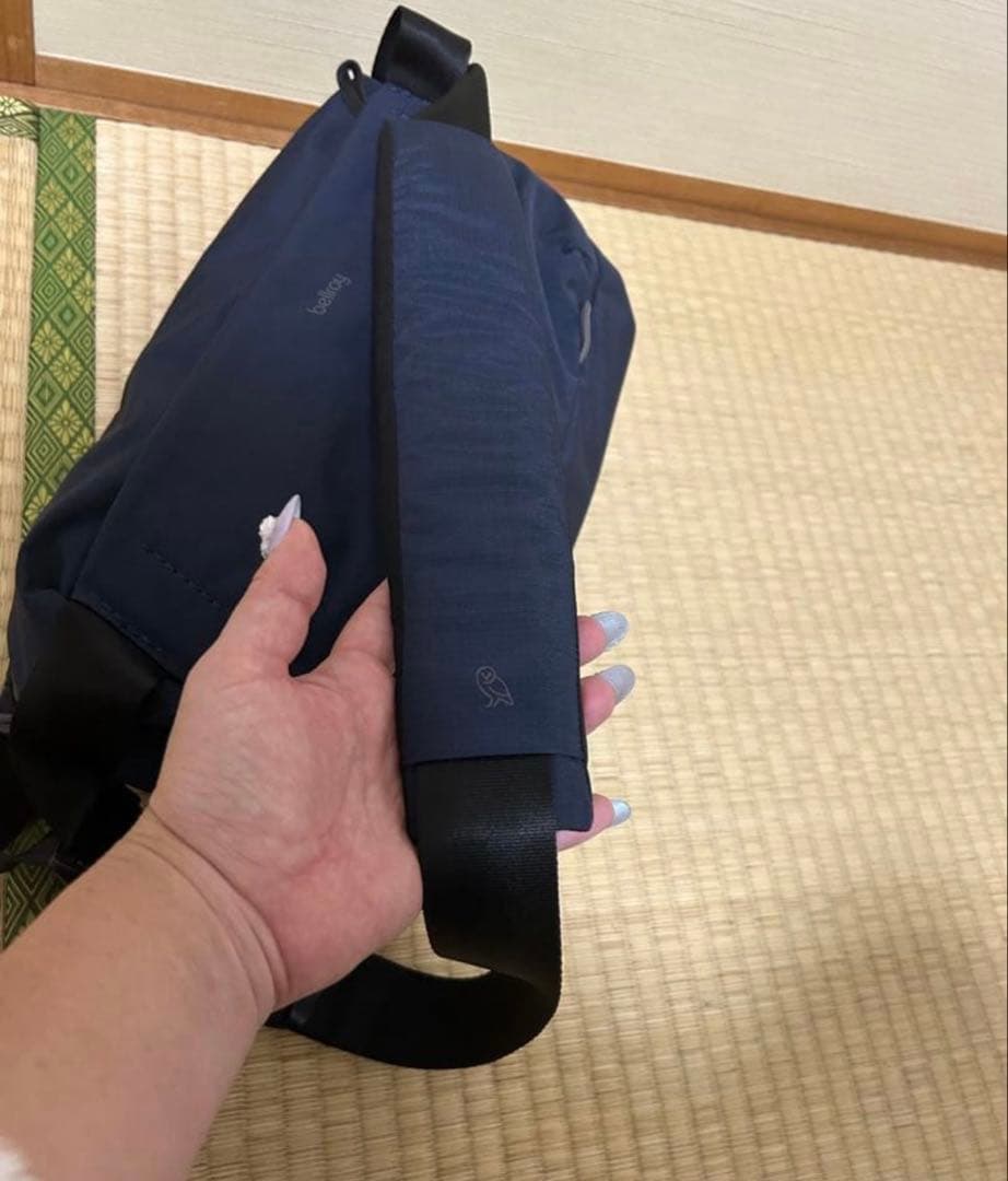 美品　bellroy ベルロイ　ボディーバッグ　大きめ　ネイビー