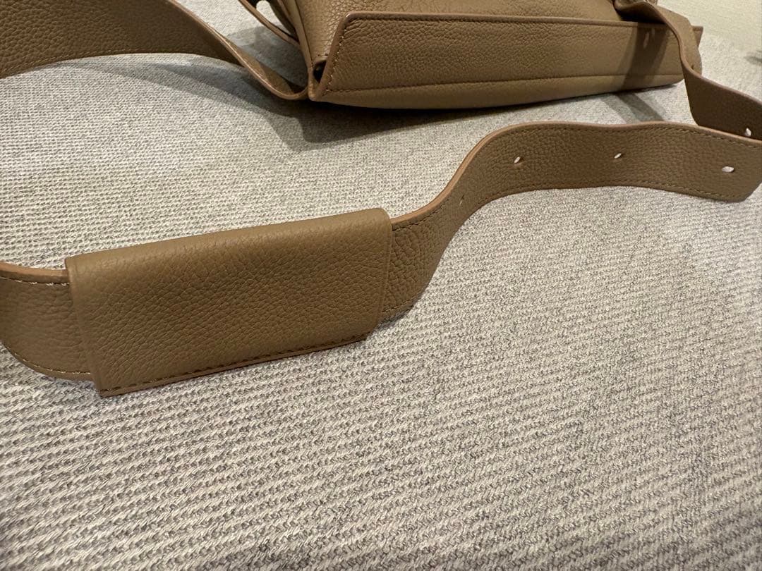 Rabeanco ラビアンコ　クロスボディバッグ　ベージュ