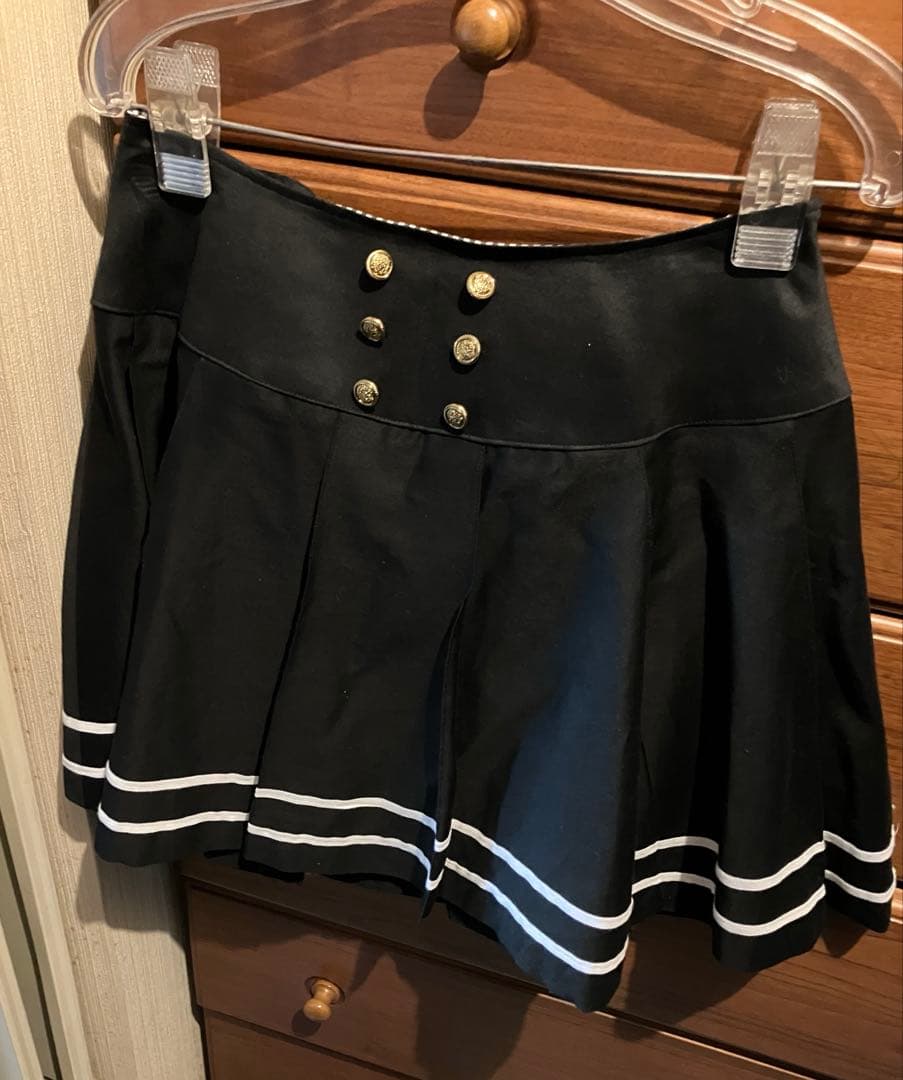 Alice and the Pirates バックリボンプリーツスカート 黒