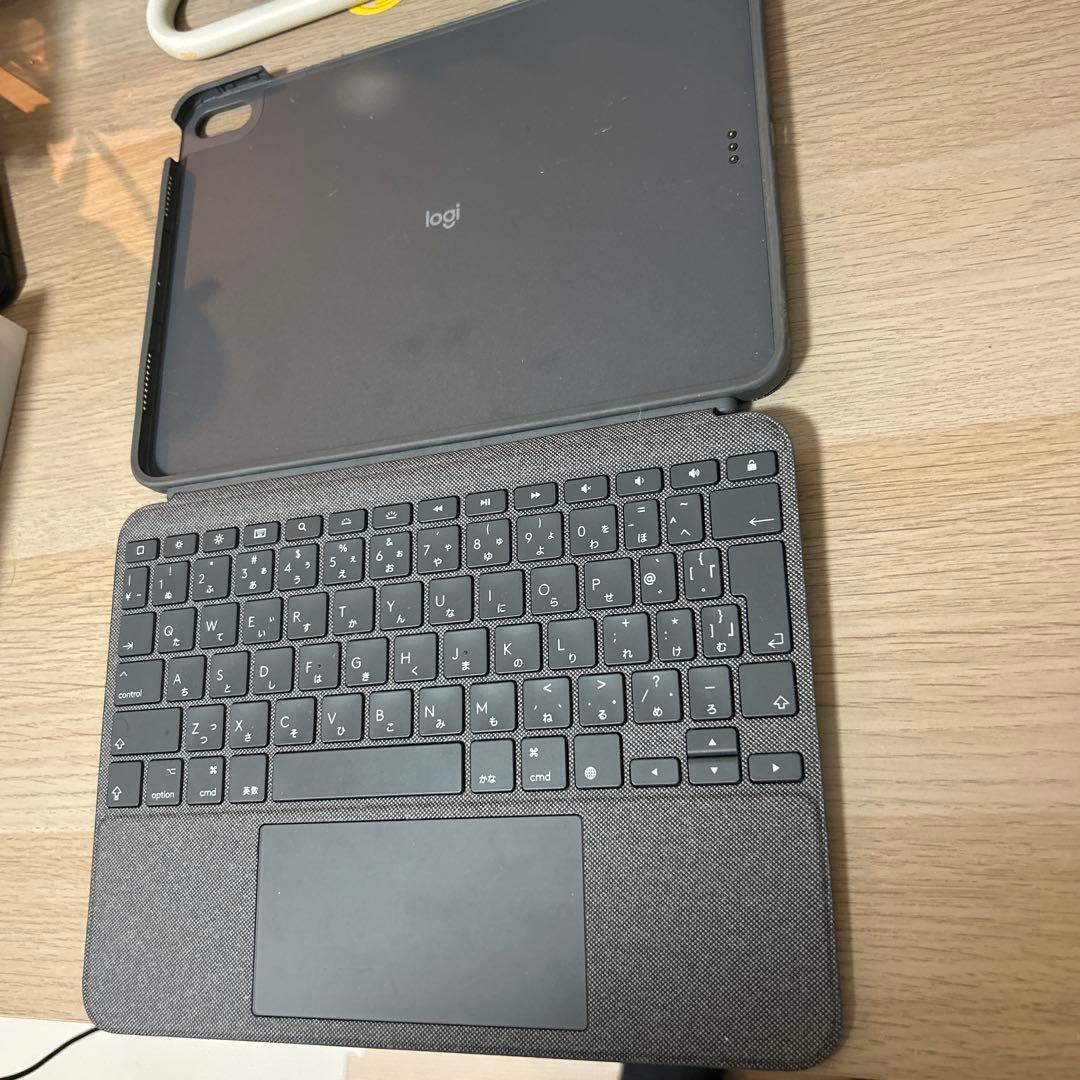 Logitech iPad キーボードケース トラックパッド付き
