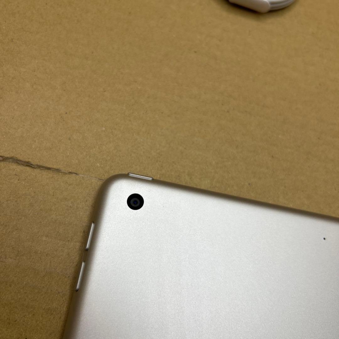 Apple iPad (第８世代) Wi-Fi 32GB シルバー