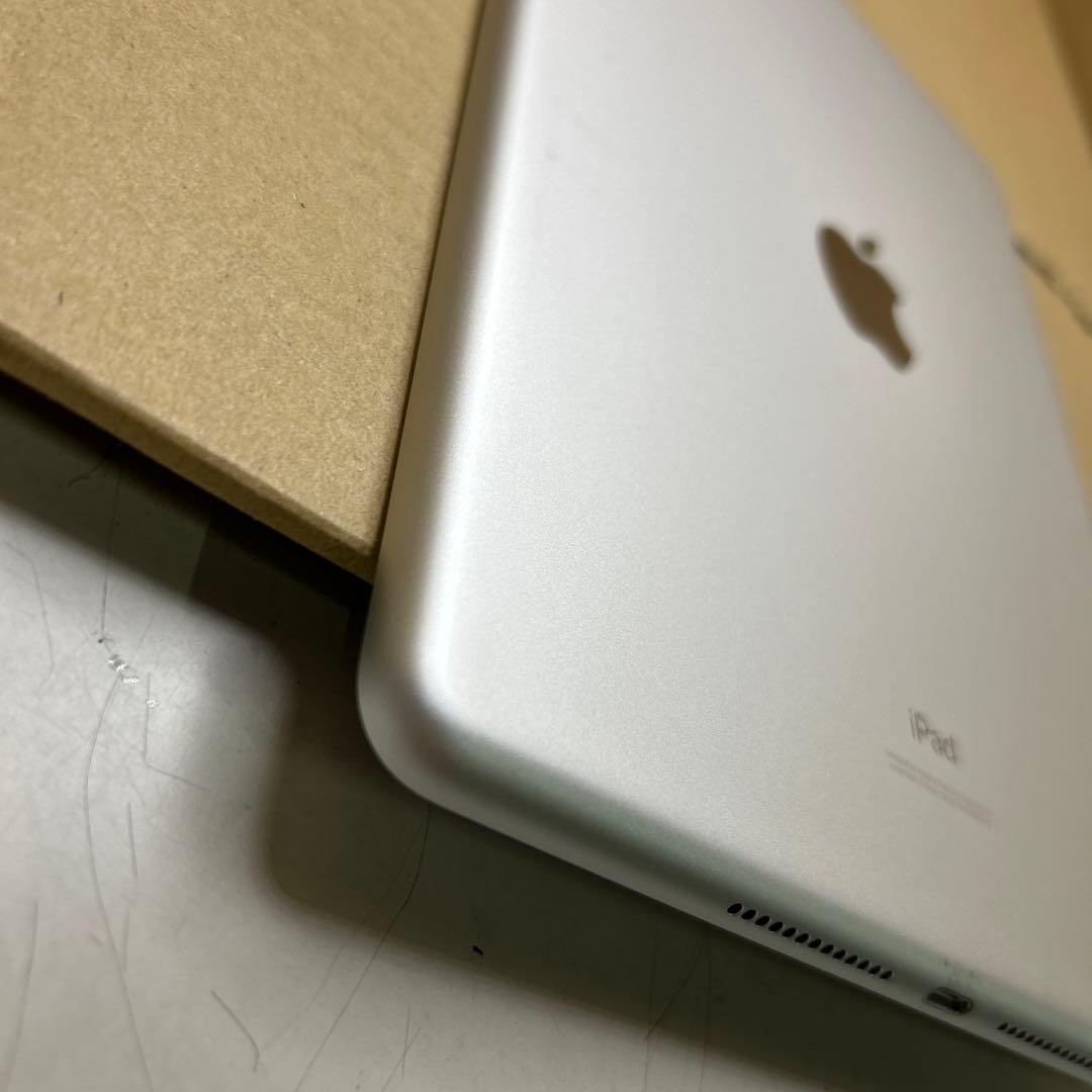 Apple iPad (第８世代) Wi-Fi 32GB シルバー