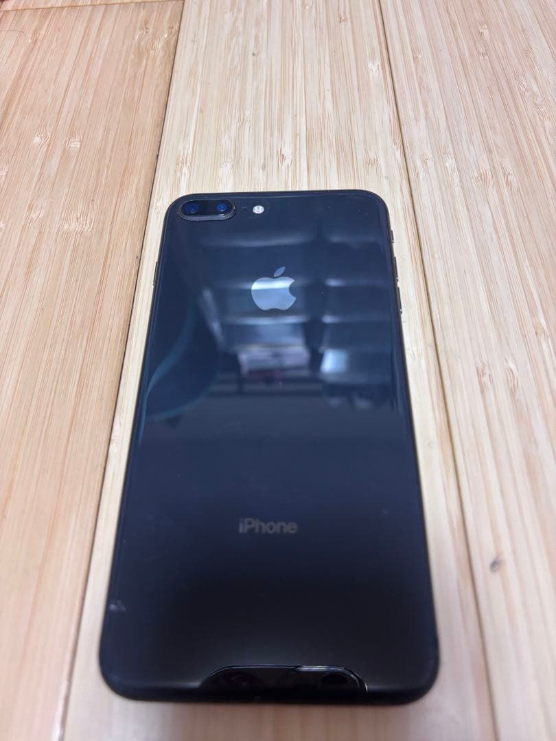 Apple iPhone 8 Plus ブラック 本体