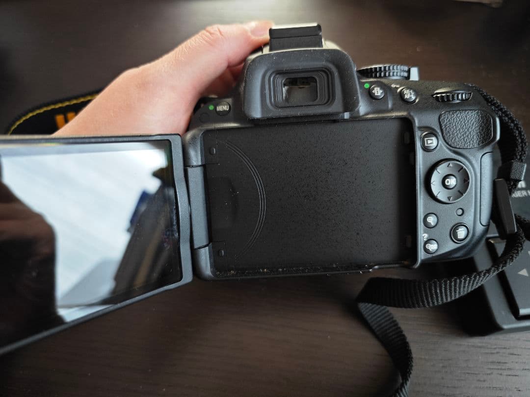 Nikon デジタル一眼レフカメラD5200本体+レンズ