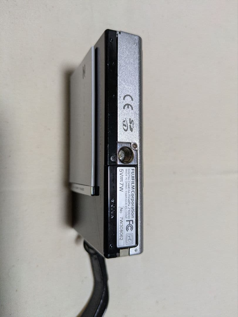富士フイルム　デジタルカメラ FinePix Z100 fd ホワイトブラック