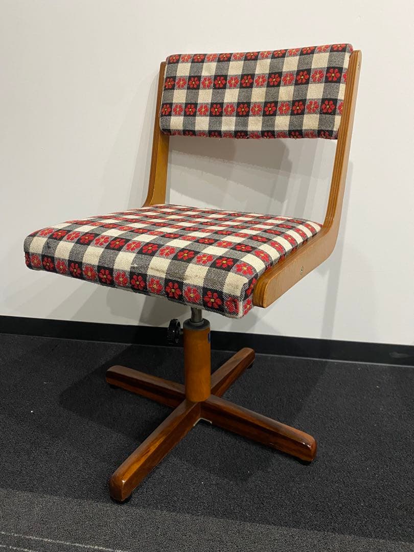 レトロ　レトロポップ　チェア　椅子　昭和　かわいい