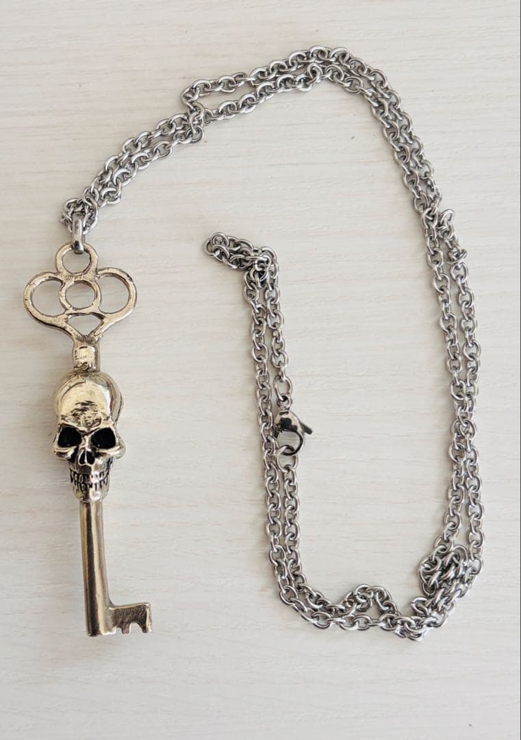 ジョニー・デップ愛用 ブルーベイヤーデザイン スカルキーネックレス ②