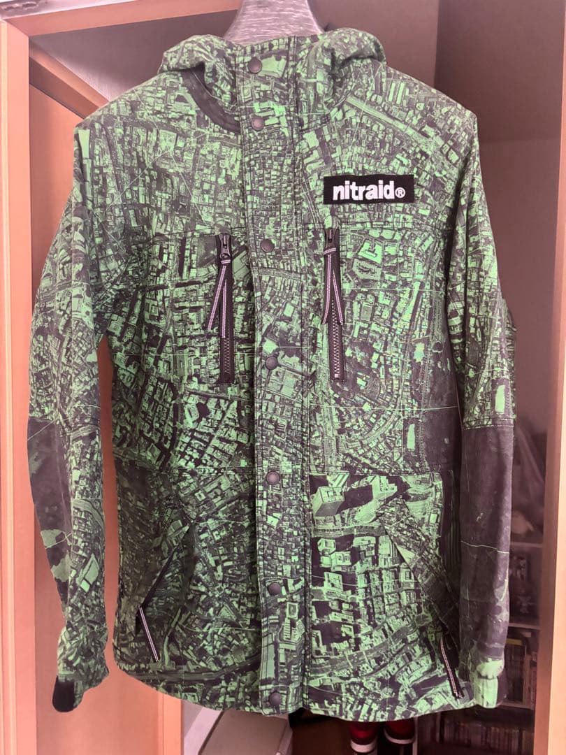 マウンテンジャケット　ナイトビジョン　グリーン