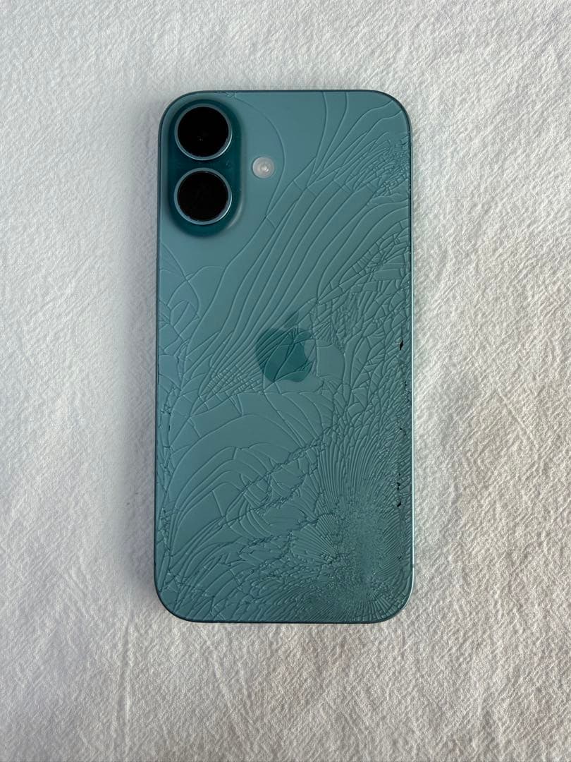 iPhone16 256GB ティール 背面割れあり