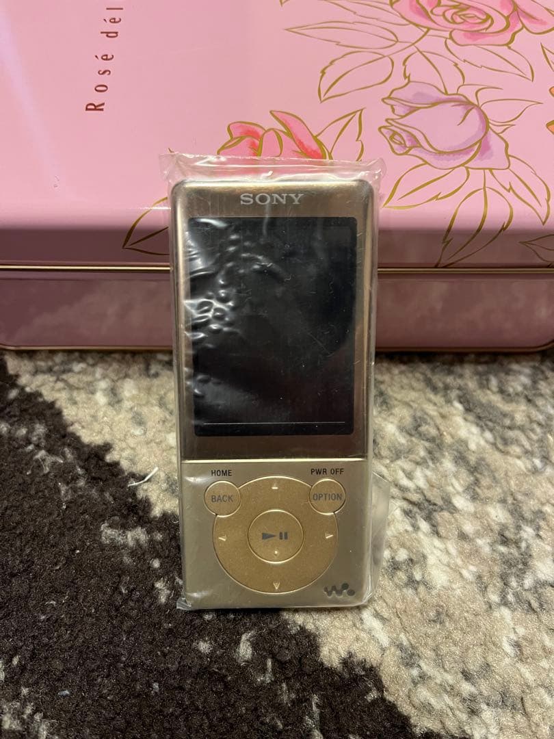 未使用未開封　SONY WALKMAN NW−S775 ゴールド