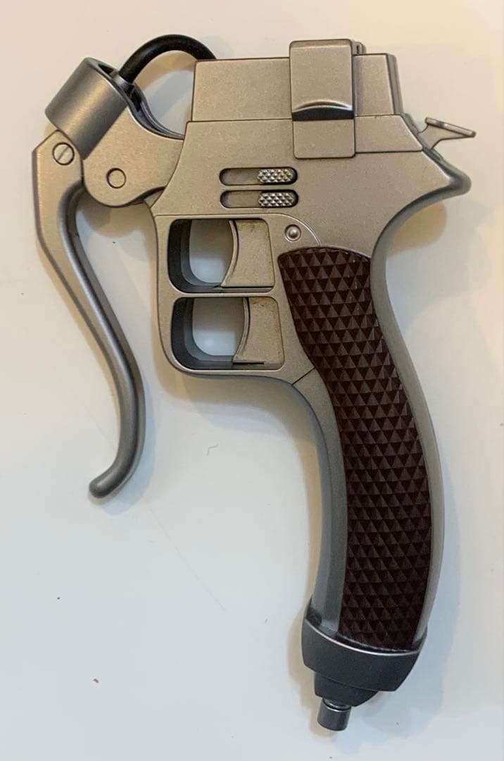 進撃の巨人 実物大の超硬質ブレード リヴァイ エレン ミカサ、エルヴィン等使用