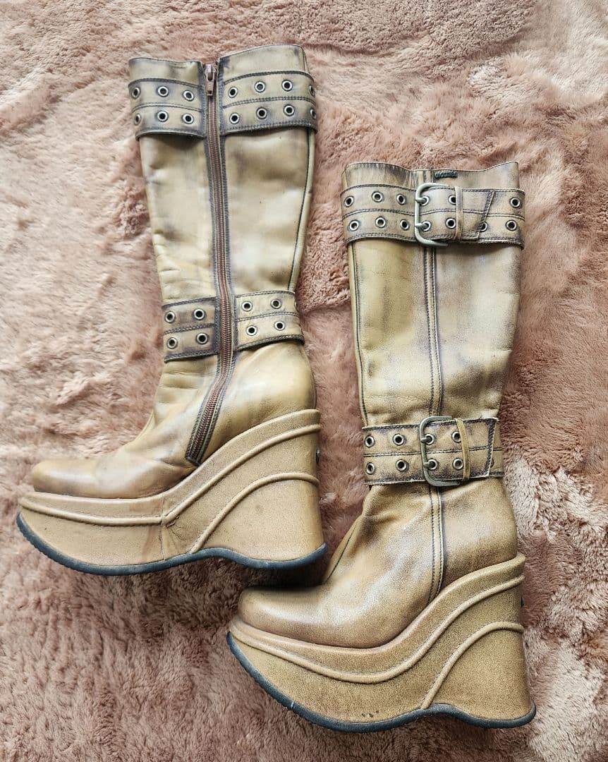 ベージュロングブーツ　ウエッジソール