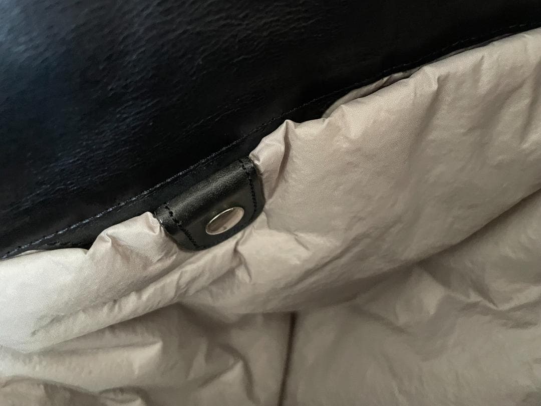 美品 m0851 BP73 本革バックパック 黒 通勤 通学 A4収納