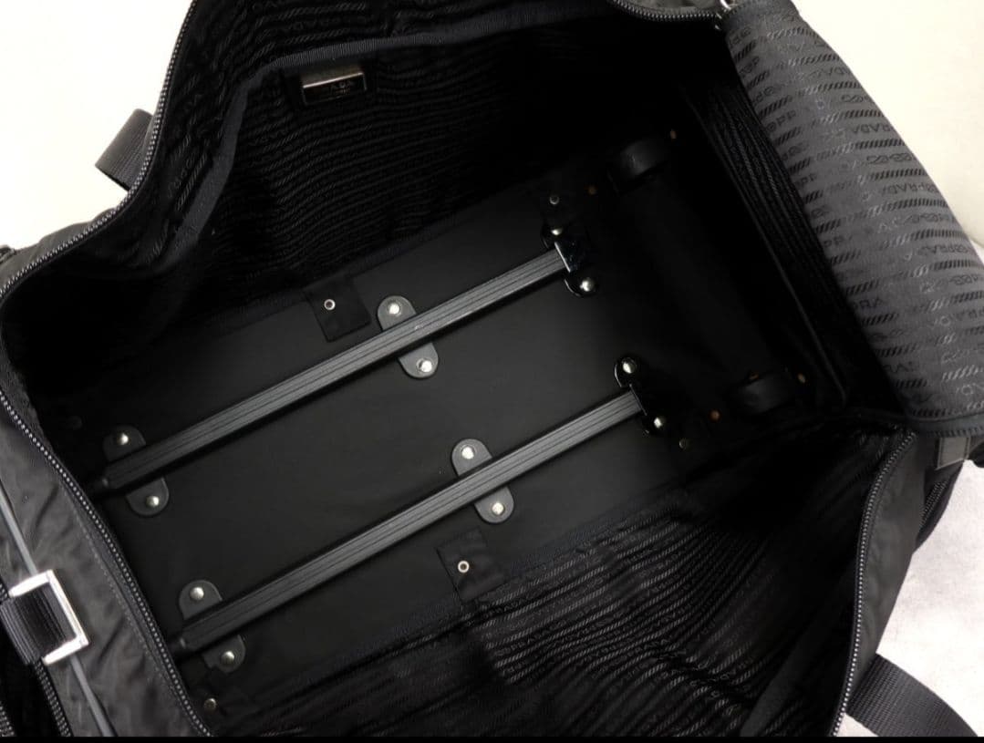 プラダ　ボストンバッグ　キャリーケース　2way ナイロン　三角ロゴ 大容量