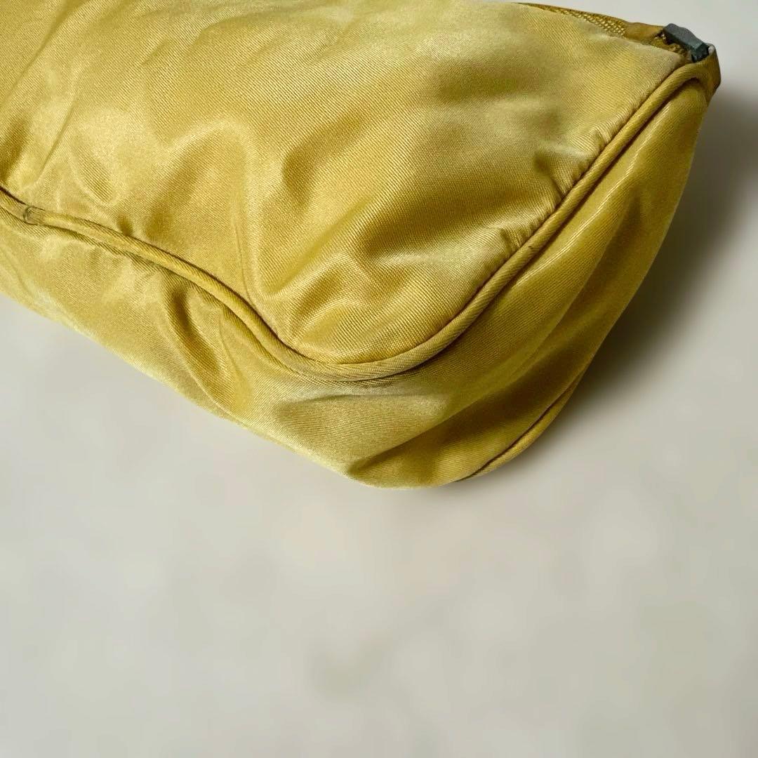 PRADA プラダ アクセサリーポーチ イエロー MV632