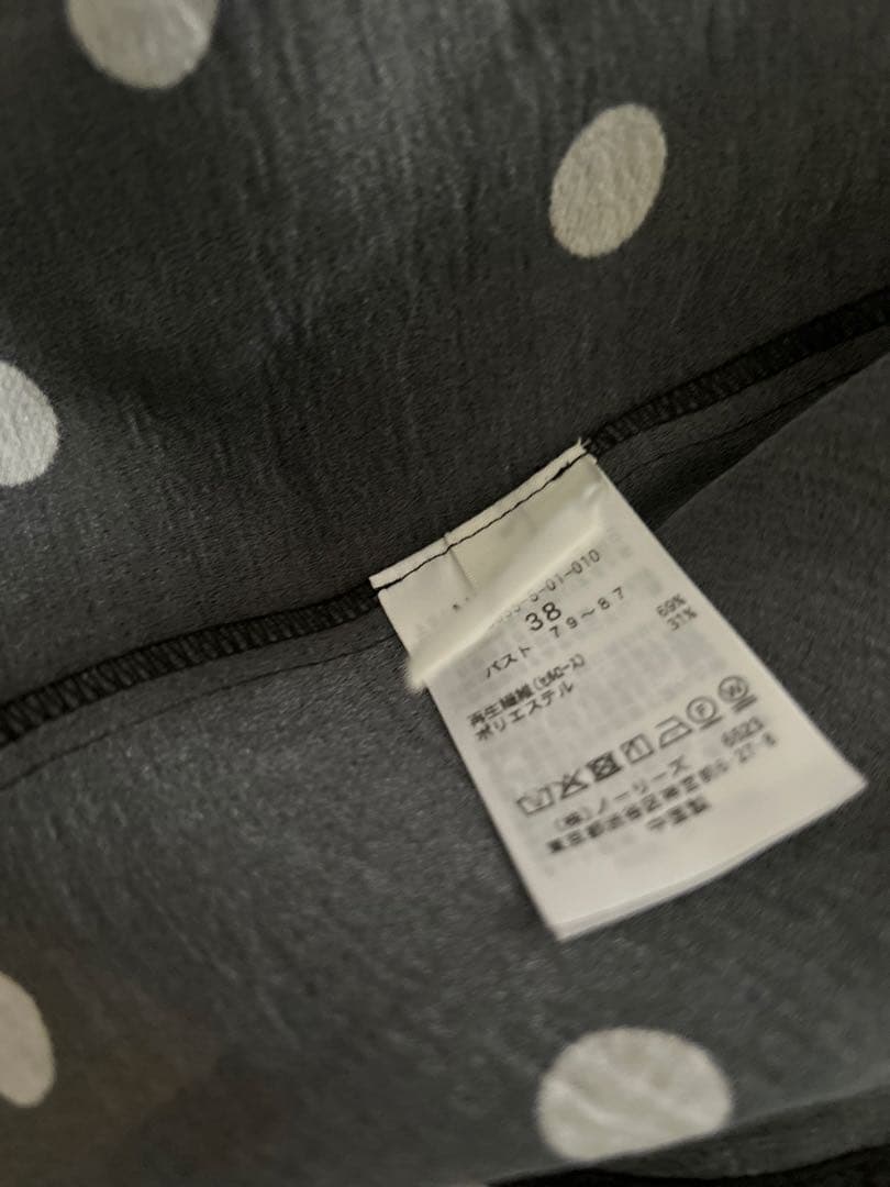 ノーリーズ　今季新品タグあり　ウォッシャブルピンタックドットプリントブラウス黒