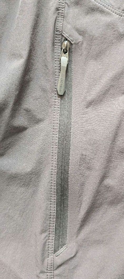 【新品未使用】ARC'TERYXガンマ ライトウェイト フーディ メンズ 黒 S