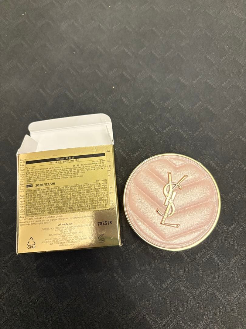 イヴ・サンローラン　クッションファンデーションBR10