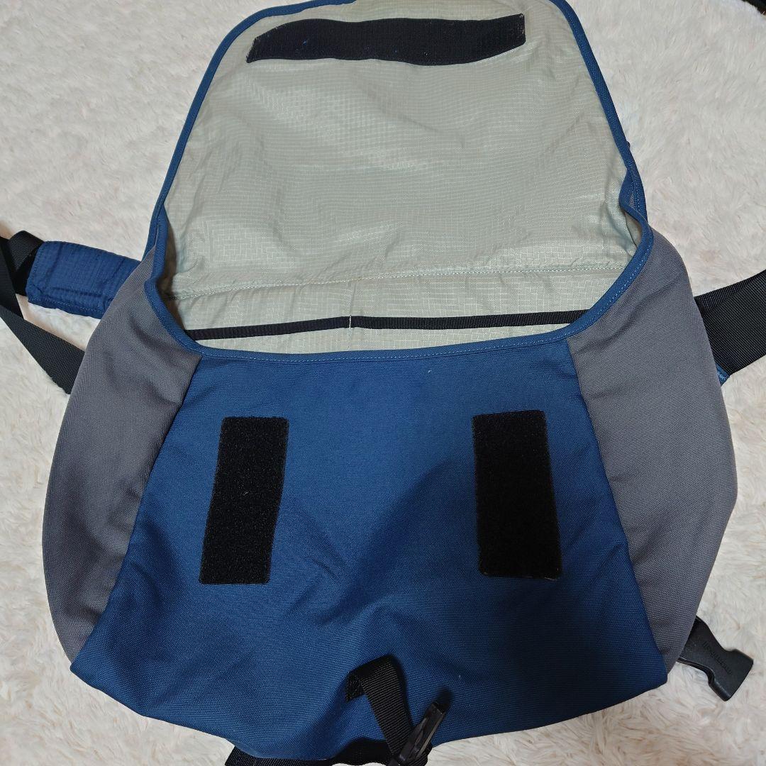 00s mont-bellメッセンジャーバッグ y2k テック系 A4可能