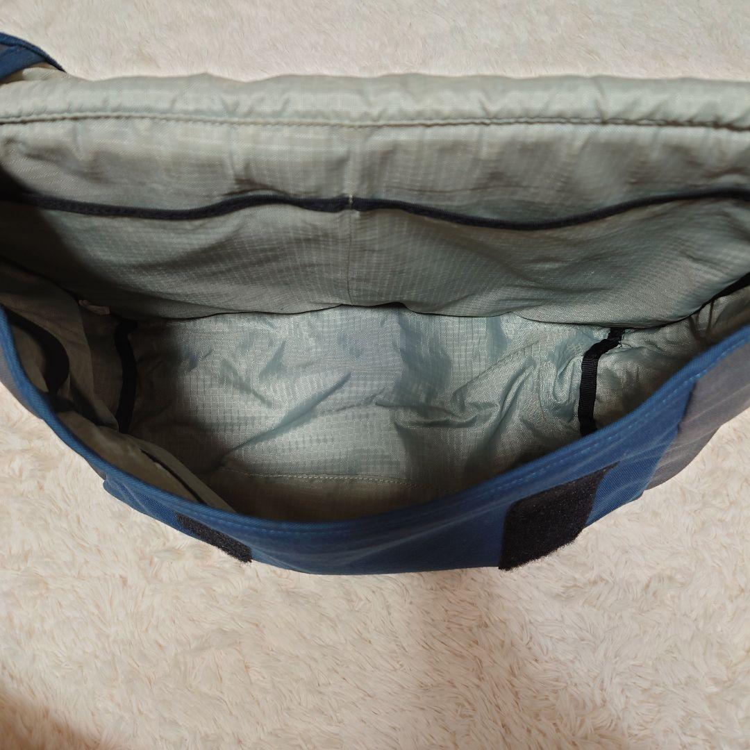 00s mont-bellメッセンジャーバッグ y2k テック系 A4可能