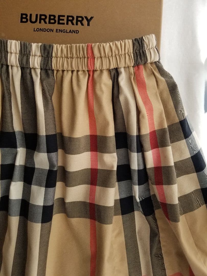 バーバリーキッズスカート 未使用近 美品 ノバチェック ベージュ140前後