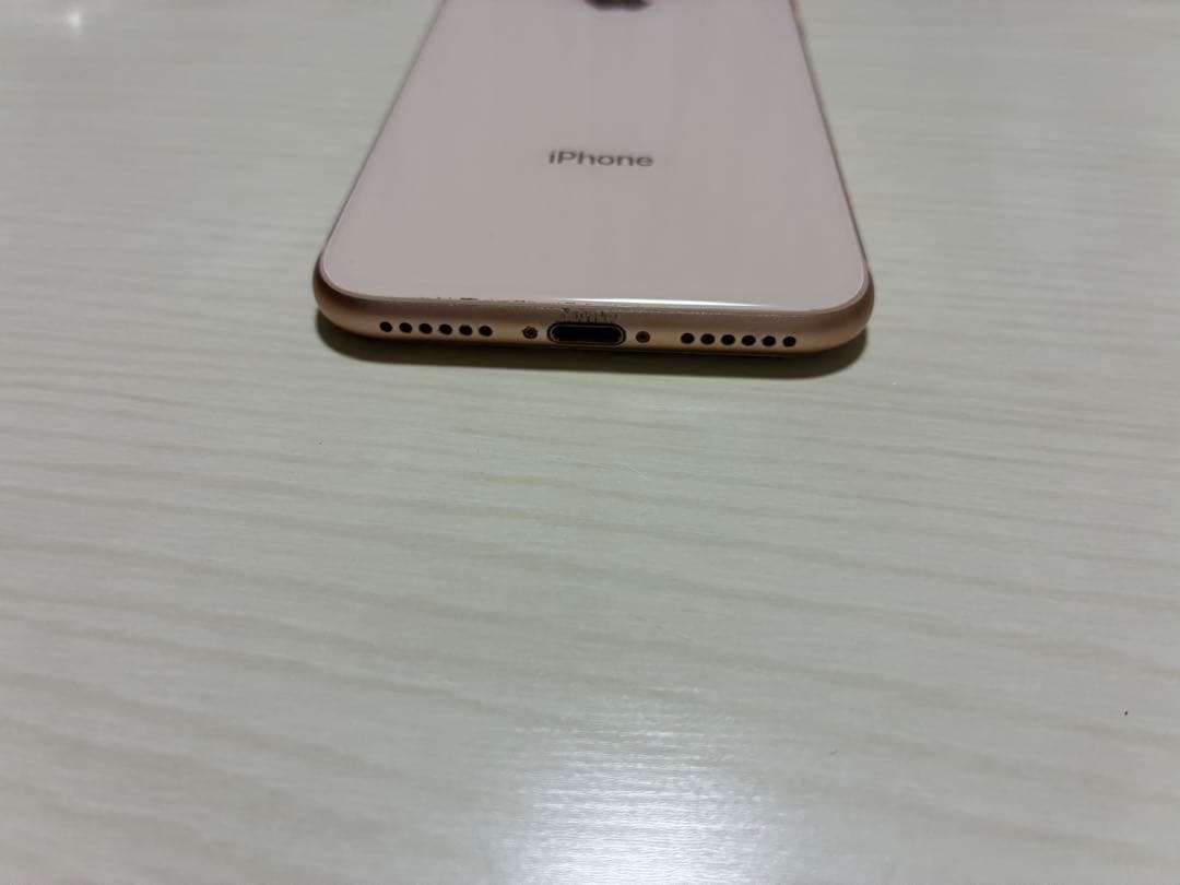 iPhone8 64GB ゴールド 100% SIMフリー 美品