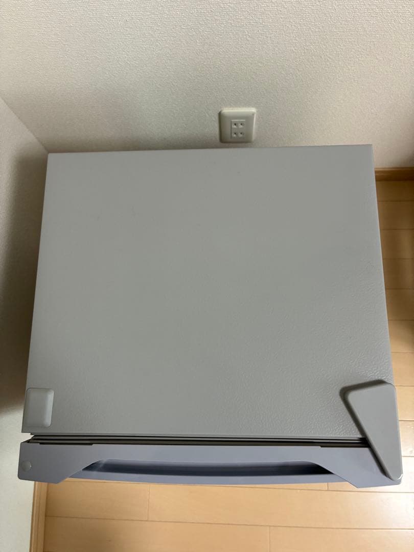 宮城手渡し※アイリス冷凍・冷蔵庫　直冷式　ゴールド2025年4月購入　小型ミニ