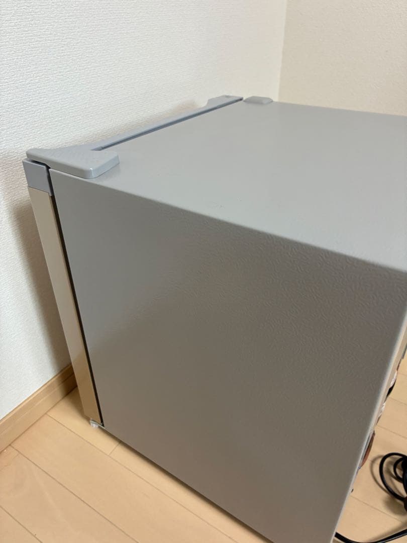 宮城手渡し※アイリス冷凍・冷蔵庫　直冷式　ゴールド2025年4月購入　小型ミニ