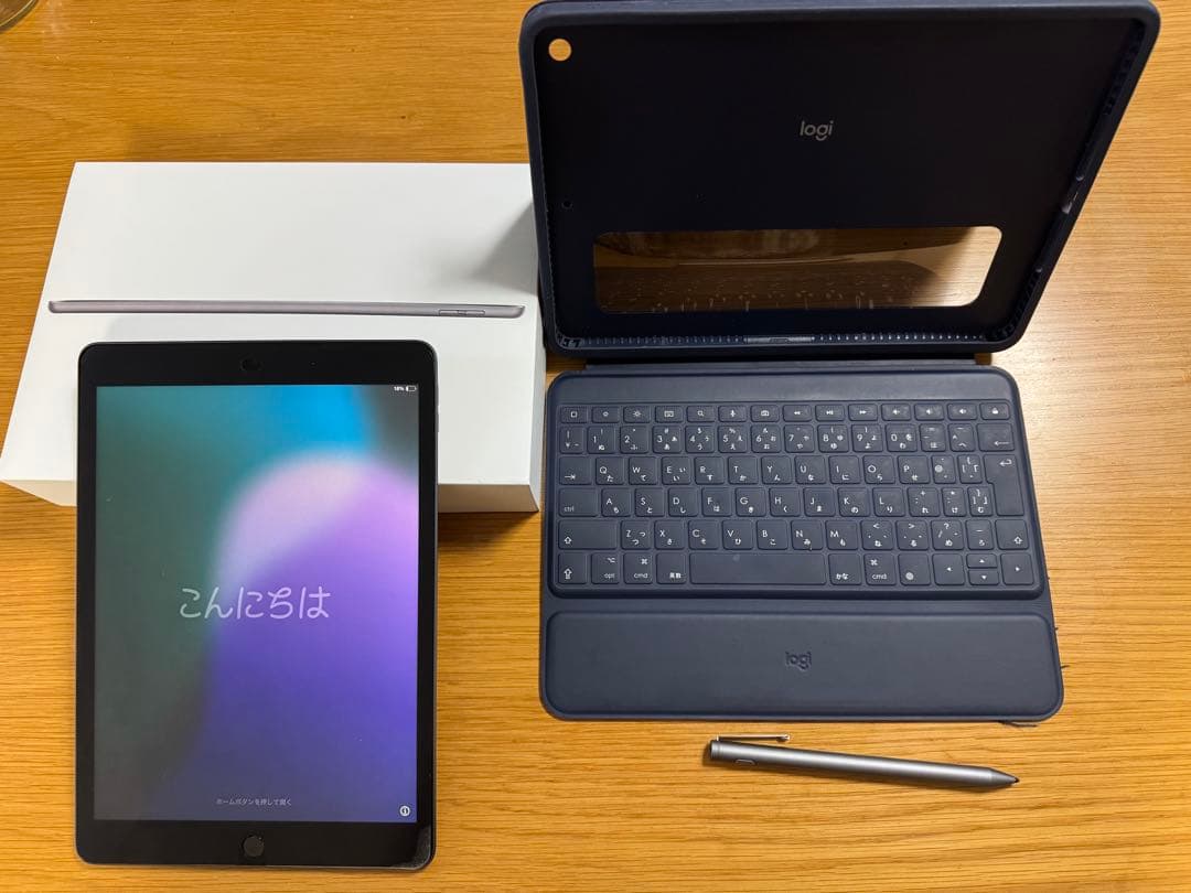 iPadスペースグレー 、Logiキーボードケース、Activetouchpen