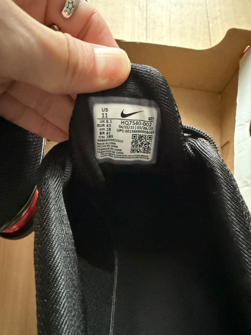 靴 NikeShoxZBlack/UniversityRedBlack 28cm